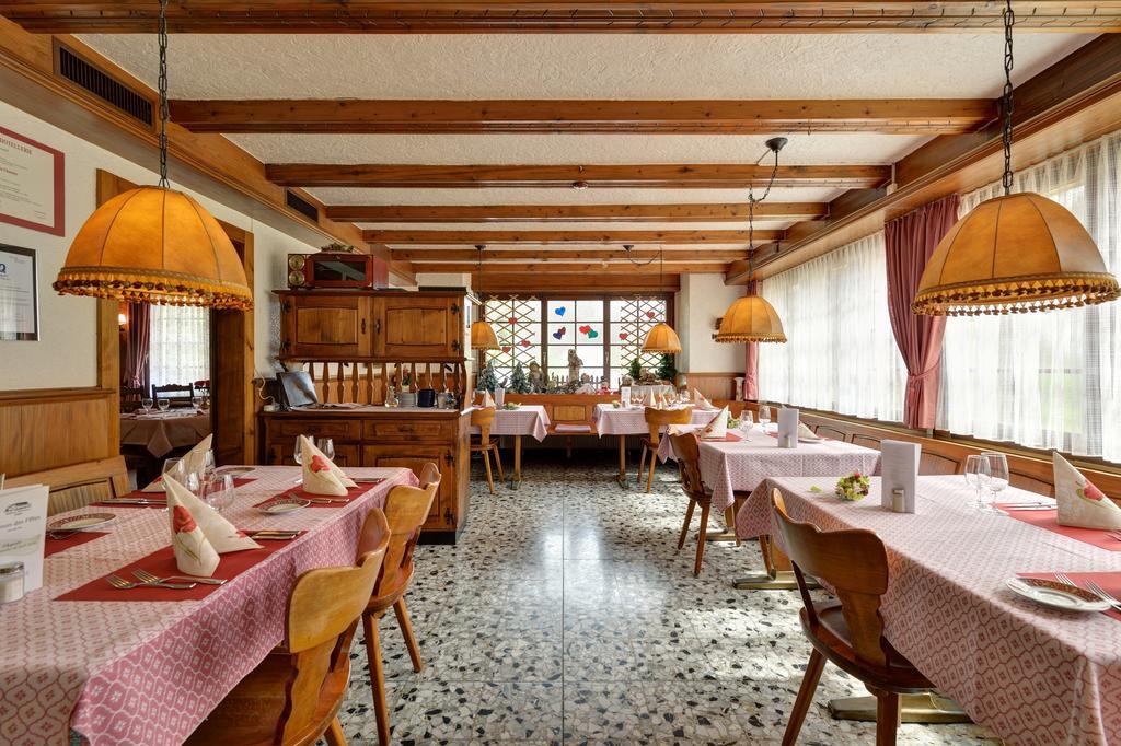 Hotel Du Chasseur Enges Ngoại thất bức ảnh