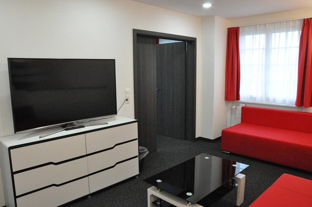 Hotel Du Chasseur Enges Ngoại thất bức ảnh
