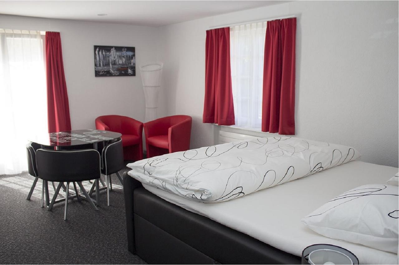 Hotel Du Chasseur Enges Ngoại thất bức ảnh